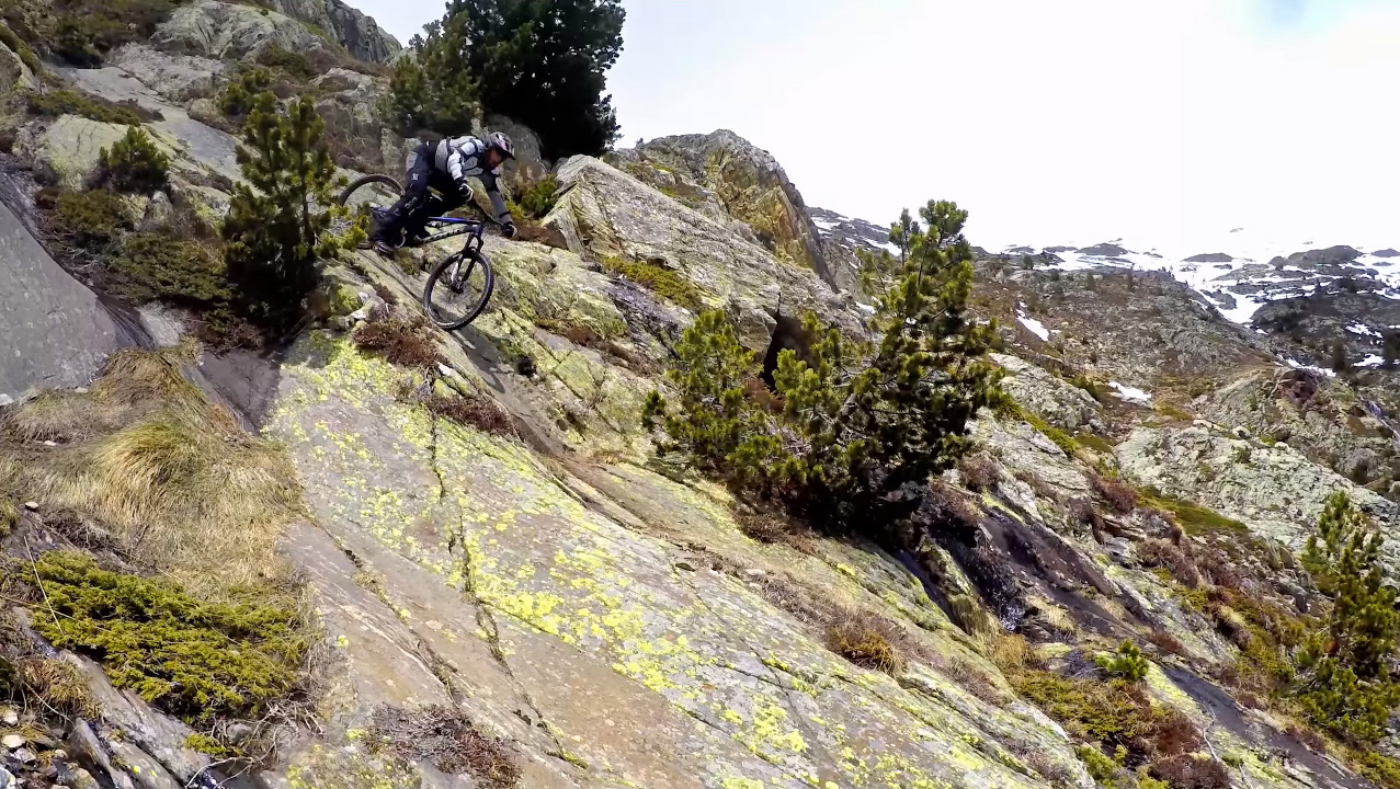 TOUGH FIELDS - VTT freeride extrême - Pyrénées espagnoles