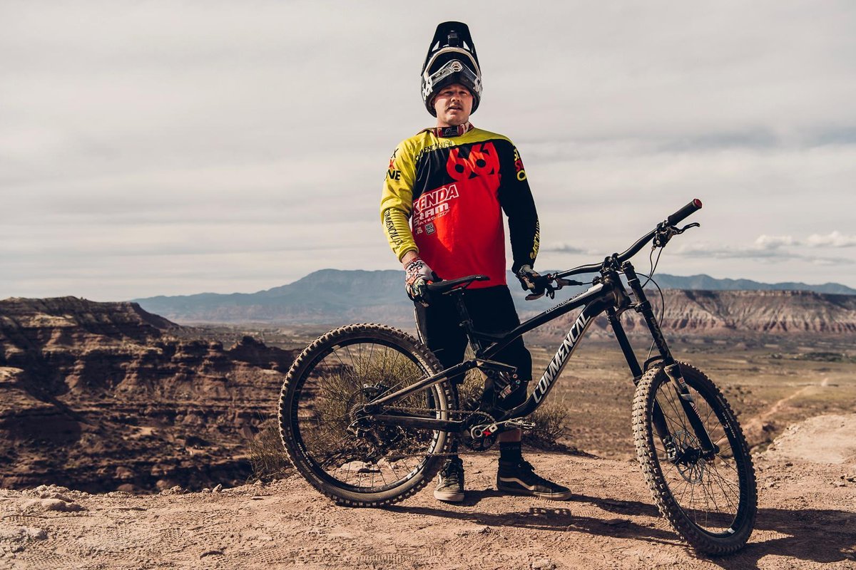 kyle-strait-commencal-supereme